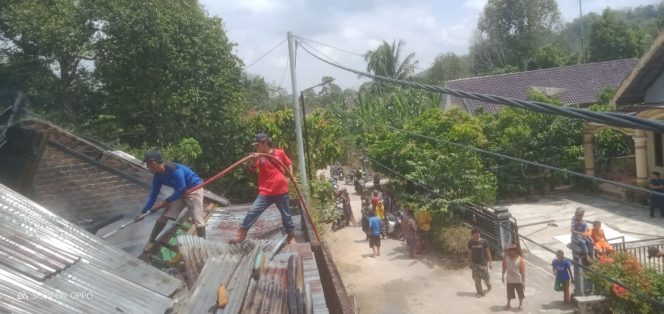 
					Sebuah musibah kebakaran menghanguskan satu rumah milik warga di Desa Suka Negeri, Kecamatan Banding Agung, pada Minggu (08/09/2024) pukul 10.30 WIB.  Foto: BPBD OKUS