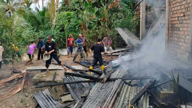 
					Sebuah kebakaran terjadi di Kecamatan Banding Agung, Kabupaten OKU Selatan, pada 8 September 2024, menghanguskan rumah milik Awanda, warga Desa Sukanegeri. Tidak ada korban jiwa dalam kejadian tersebut, namun kerugian material cukup besar. Foto: IST