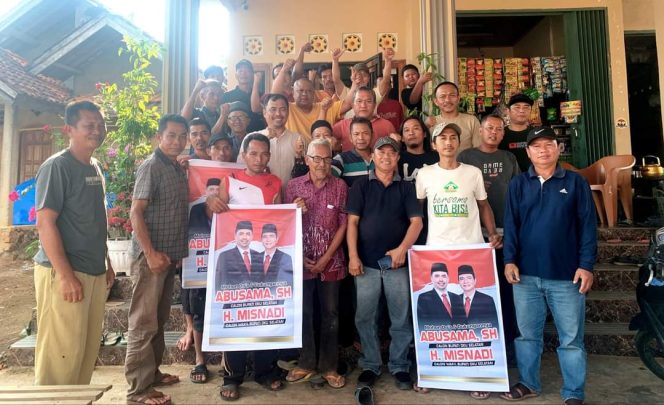 
					Abusama Misnadi, calon Bupati OKU Selatan, aktif melakukan kunjungan dor to dor ke tim pemenangannya di berbagai desa dan kecamatan. Foto: IST