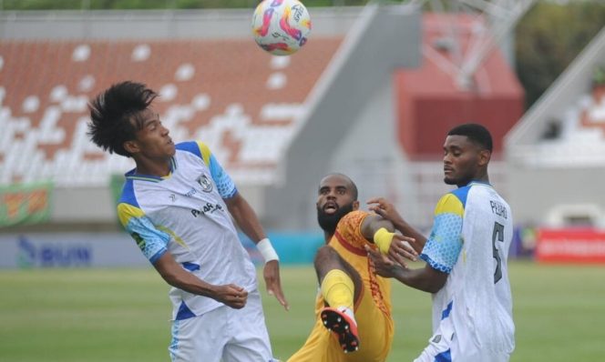 
					Sriwijaya FC kembali gagal meraih kemenangan di fase penyisihan grup 1 Liga 2 musim 2024-2025 setelah bermain imbang 0-0 melawan Persikota Tangerang di Stadion Gelora Sriwijaya Jakabaring. (foto: Budiman/Sumeks)