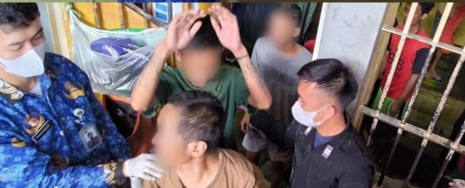 
					Lapas Muaradua melaksanakan razia blok hunian Warga Binaan Pemasyarakatan (WBP) untuk mendeteksi potensi gangguan keamanan dan ketertiban.