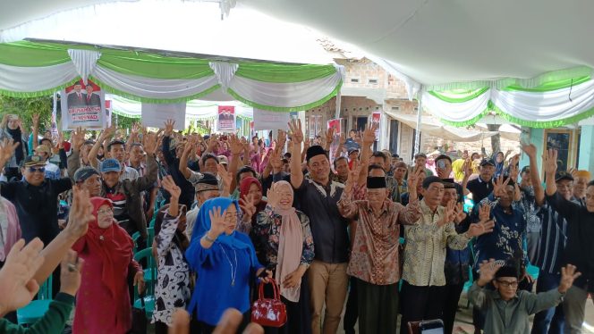 
					
Pasangan Calon Bupati dan Wakil Bupati OKU Selatan, Abusama-Misnadi (ABDI), melantik ribuan Tim Pemenangan di Kecamatan Buay Pemaca.  (foto: IST)