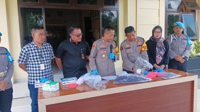 
					Polres OKU Selatan menetapkan Sulastri (52), warga Dusun II Desa Pendagan, sebagai tersangka pembunuhan suaminya, Saripudin (62).  (foto: IST)