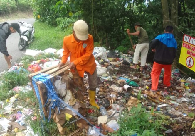 
					DLH OKU Selatan Respons Cepat Tangani Sampah di Sekitar Wisata Danau Ranau