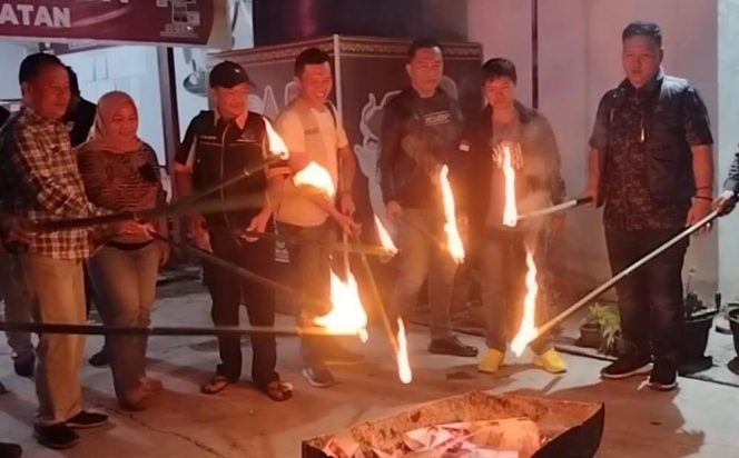 
					KPU OKU Selatan Musnahkan 829 Surat Suara Rusak dan Berlebih untuk Pilkada 2024