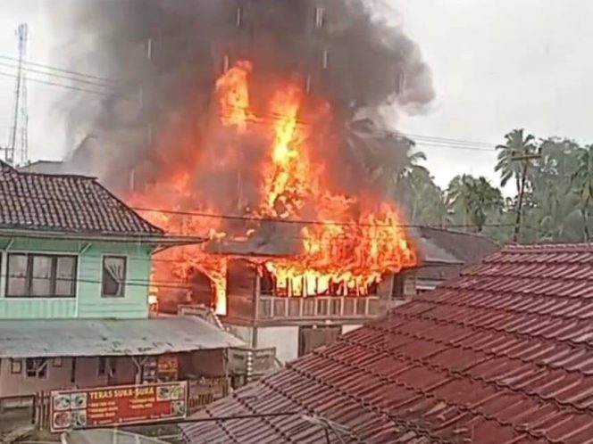 
					Kebakaran Kembali Melanda Desa Tangsi Agung, Bupati OKU Selatan Imbau Warga Waspada