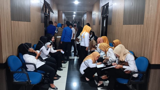 
					Suasana depan ruangan rapat pembahasan audisi honorer di Komisi I DPRD OKU Selatan