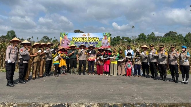 
					Kapolres OKU Selatan Panen Jagung Dukung Program Ketahanan Pangan Presiden