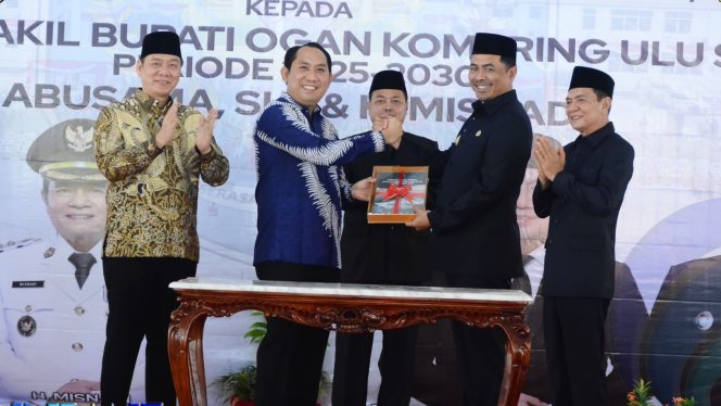 
					Serah Terima Jabatan, Abusama dan Misnadi Resmi Pimpin OKU Selatan