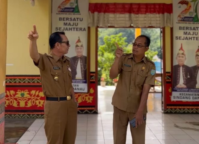 
					Wakil Bupati OKU Selatan, H. Misnadi, melakukan sidak ke Kantor Kecamatan Sindang Danau dan menemukan hanya satu pegawai yang hadir. 