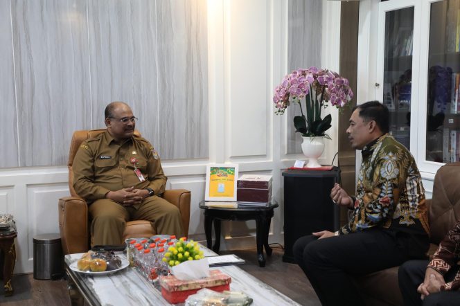 
					Bupati Ogan Komering Ulu (OKU) Selatan, Abusama Anwar, melakukan audiensi dengan Direktorat Jenderal Bina Administrasi Kewilayahan Kementerian Dalam Negeri (Kemendagri) pada Selasa (15/4/2025) di Jakarta.