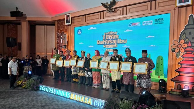 
					Berkontribusi dalam Pelestarian Bahasa Daerah, Bupati OKU Selatan Terima Penghargaan dari Kemendikbudristek