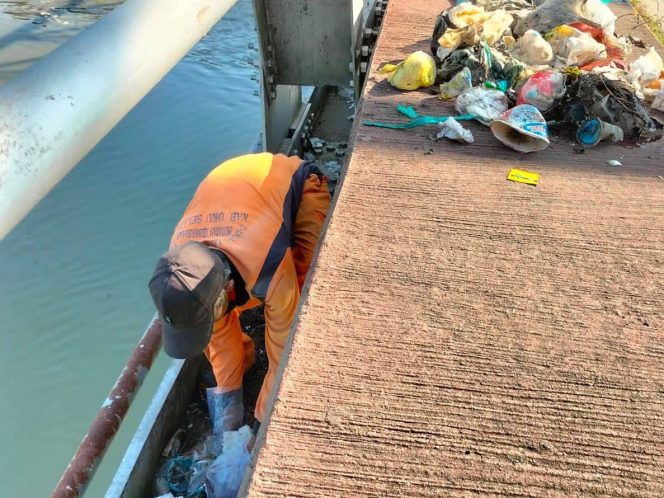 
					DLH OKU Selatan Gelar Aksi Gotong Royong di Muaradua, Tumbuhkan Kepedulian Lingkungan