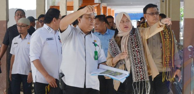 
					tim Deputi III Kantor Staf Presiden (KSP) Republik Indonesia dalam rangka verifikasi lapangan ke Rumah Sakit Umum Daerah (RSUD) Muaradua, Rabu (17/07/2025). Foto : Diskominfo OKUS