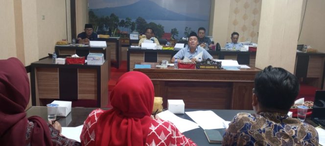 
					Rapat yang digelar di Komisi III, Membahas terkait Rencana Kebijakan Umum Anggaran dan Prioritas Plafon Anggaran Sementara (RKUA-PPAS) untuk tahun anggaran 2026., Kamis 31/7/2025. Foto: Narasinews.co
