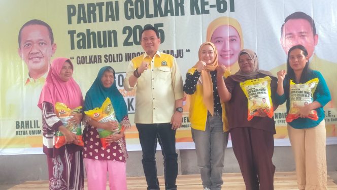 
					Peringati HUT ke-61, DPD Partai Golkar Sumsel Bagikan 5 Ton Beras Gratis di OKU Selatan