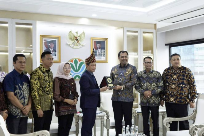 
					Audiensi dengan Menteri LH, Bupati OKU Selatan Dorong Pengelolaan Sampah Berkelanjutan