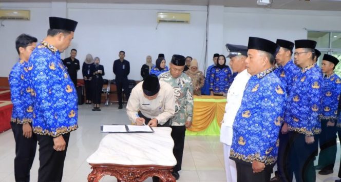 
					Pemkab OKU Selatan Lantik Pejabat Pimpinan Tinggi Pratama dan Pejabat Pengawas