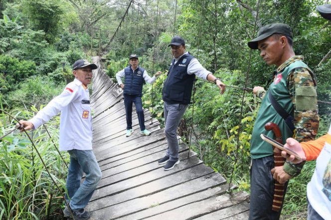 
					Bupati OKU Selatan Tinjau Jembatan Gantung Putus di Kisam Ilir, Pastikan Penanganan Cepat dan Keselamatan Warga