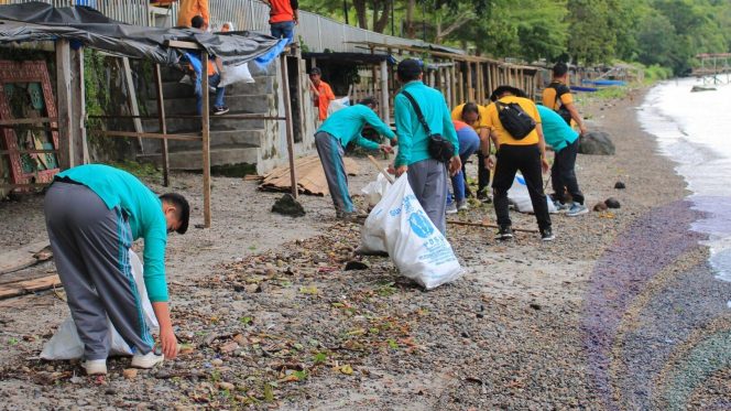 
					Pemkab OKU Selatan Bersama TNI-Polri Gelar Aksi Bersih Danau Ranau